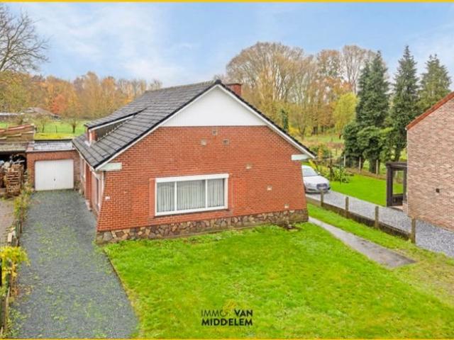 BUNGALOW À RÉNOVER SUR +/ 5a85ca