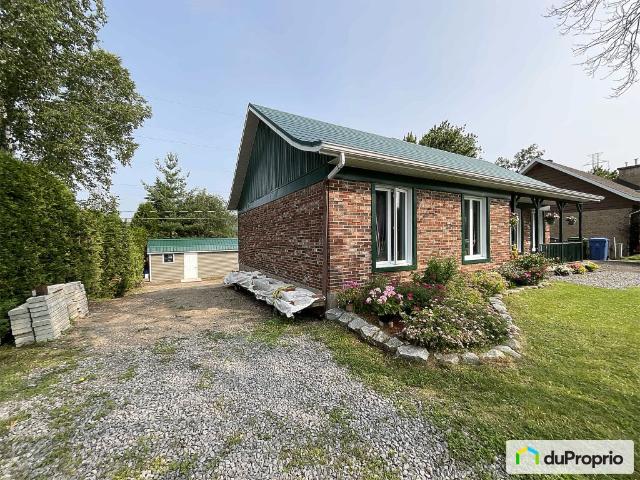 Bungalow à vendre Charlesbourg 3 chambres 1 salle de bain #1108