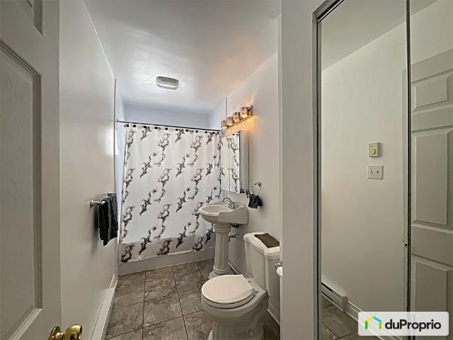 Bungalow à vendre Laval des Rapides 4 chambres 2 salles de bain #1096