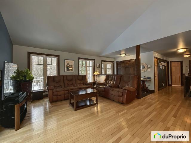 Bungalow à vendre Montebello 4 chambres 2 salles de bain #1099