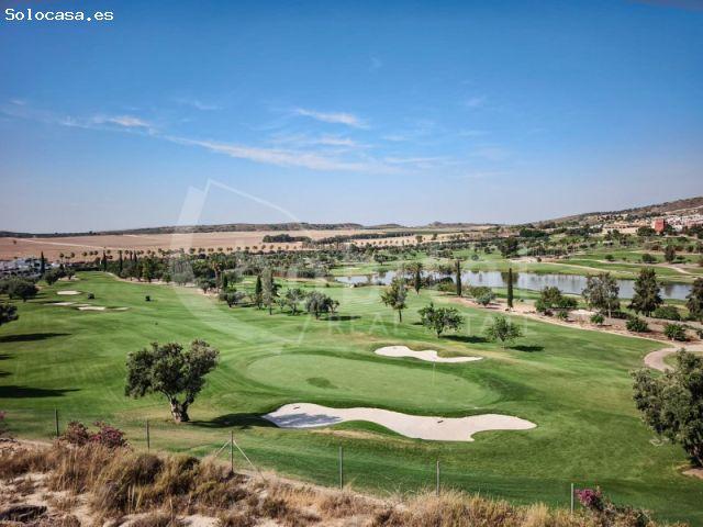 Bungalow adosado con solárium, jardín y piscina comunitaria en La Finca Golf