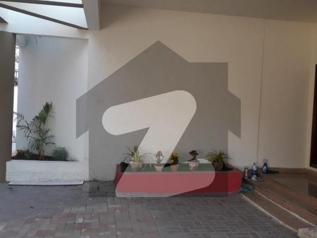 Bungalow Available For Rent Near Sultan Masjid With Basement 5 Bedrooms DHA Phase 5