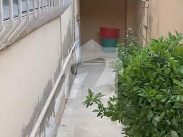 Bungalow Available for Sale Corner 200 Yd Ground + 1 3 Bed D/ Block 3 Gulistan e Jauhar