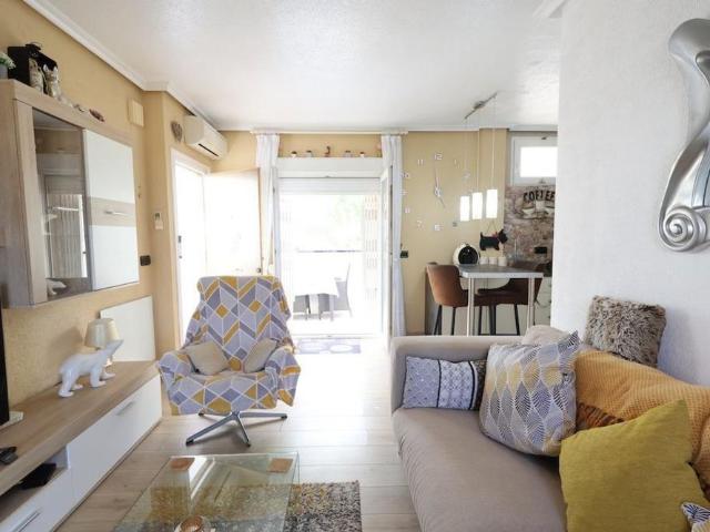 Bungalow con solarium privado en Playa Flamenca. Temporada baja y Vacacional