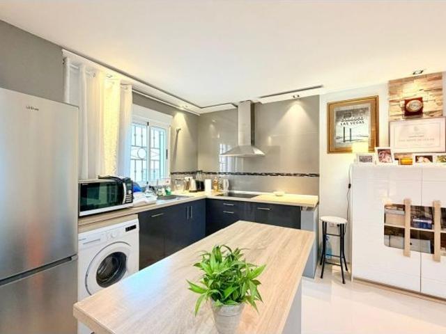 BUNGALOW CON SOLARIÑÓN PRIVADO EN LA PRESTIGIOSA ORIHUELA COSTA