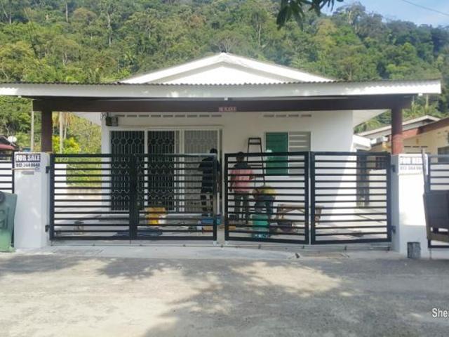 bungalow corner lot with renovated @ semambu baru