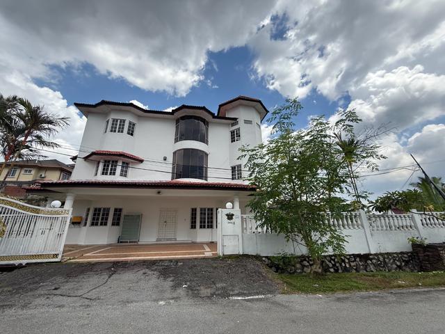 Bungalow Corner Landed House For Sale Below Bank Value