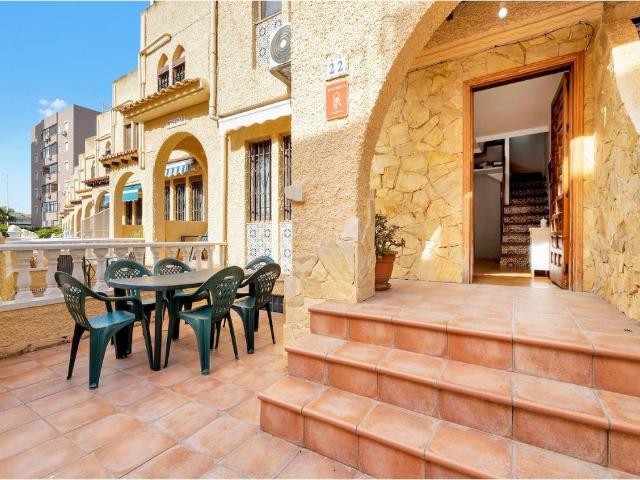Bungalow de 3 dormitorios con licencia turística en Playa de la Mata