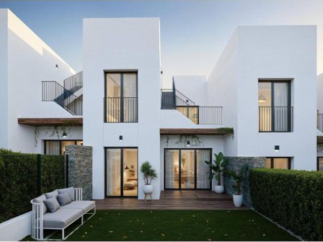 Bungalow de lujo 3 Dorm 3 Baños con Solarium en Urb con Piscina Comunitaria en Campo de Golf, con pa