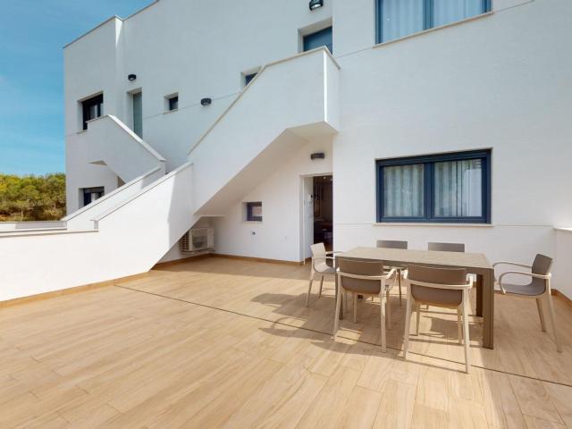Bungalow de planta baja con 2 dormitorios y 2 amplias terraz. 131m² Torrevieja