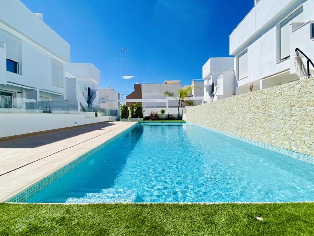 Casa en venta a estrenar en Pilar de la Horadada Alicante