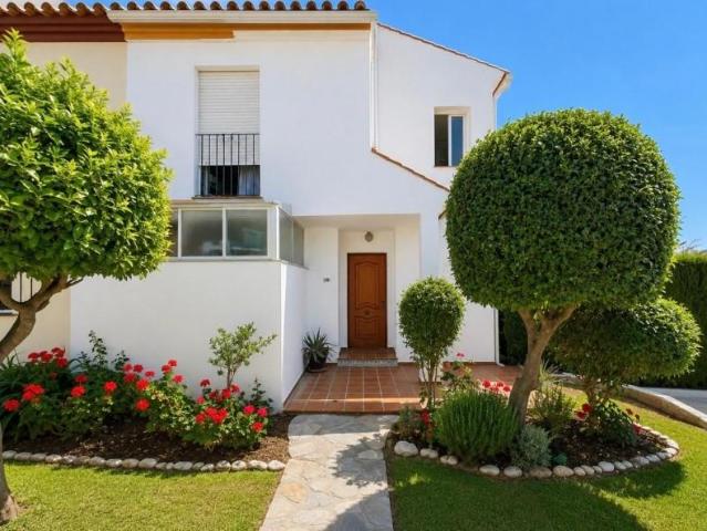 Bungalow en venta en Estepona, Nueva Atalaya