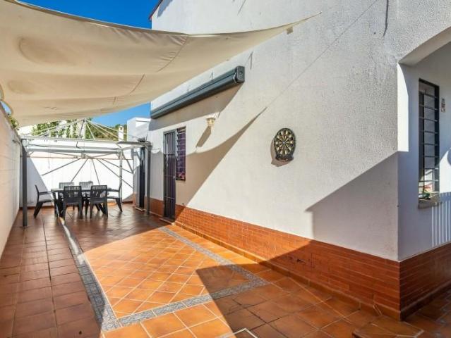 Bungalow en venta en Gelves, Andalucia