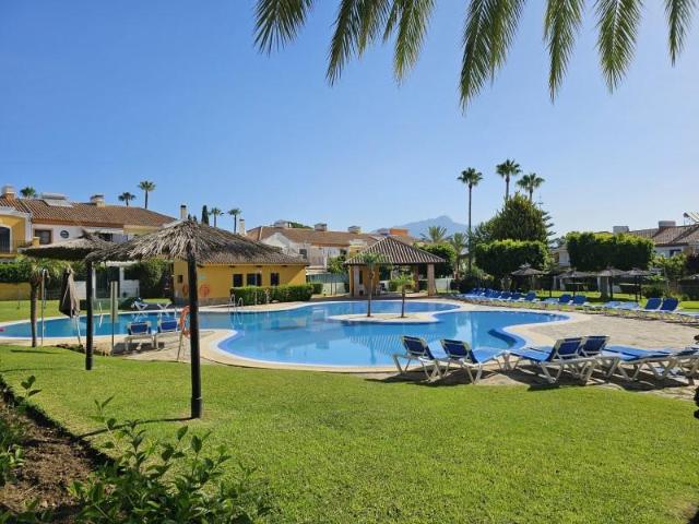Bungalow en venta en Marbella, Guadalmina Alta