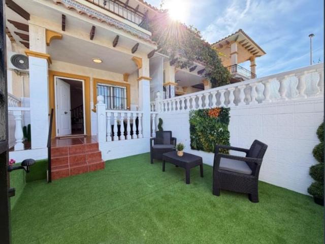 Bungalow en venta en Orihuela, Punta Prima