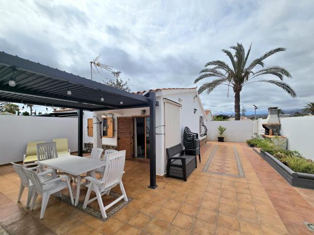 Bungalow en esquina cerca de Yumbo con una gran terraza privada