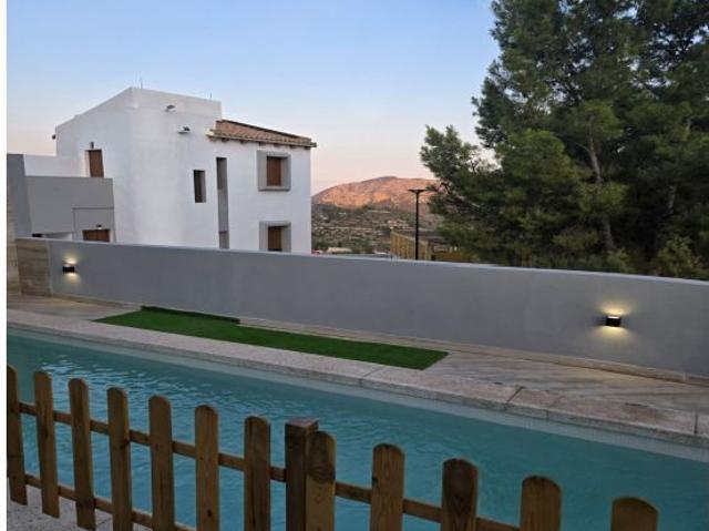 Bungalow en Alquiler en Relleu, Alicante
