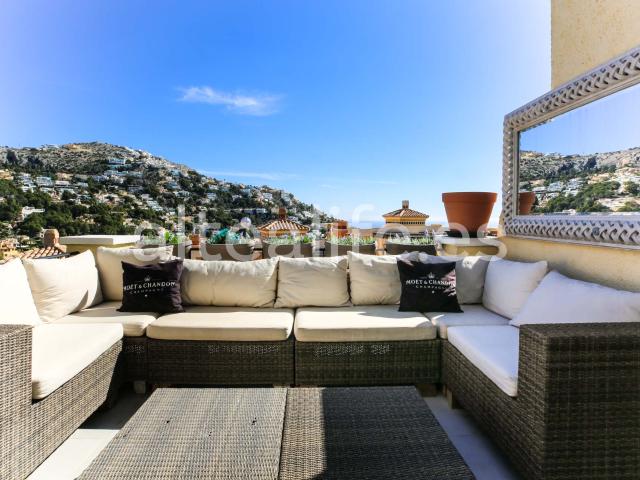 Bungalow en Esquina con Terrazas y Vistas en la zona de Altea Hills