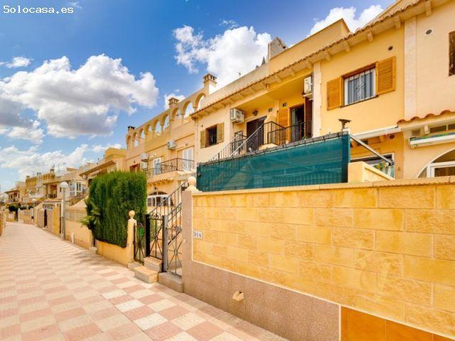 BUNGALOW EN LA ÚLTIMA PLANTA CON SOLÁRIUM PRIVADO EN EL CHAPARRAL