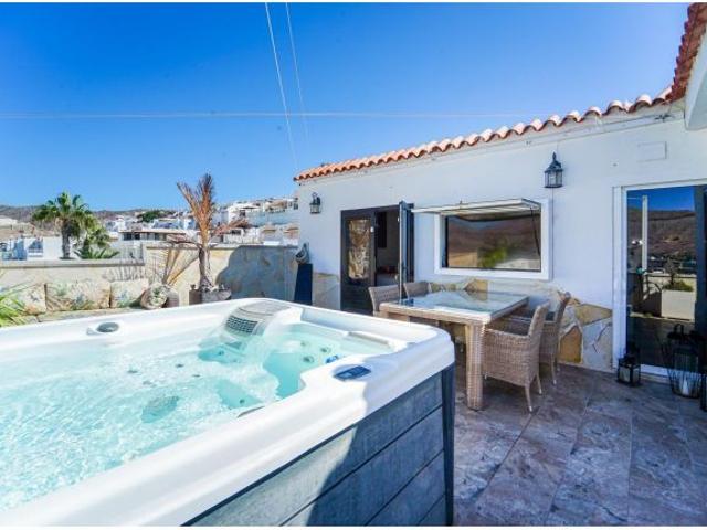 Bungalow en Los Caideros con vistas al mar