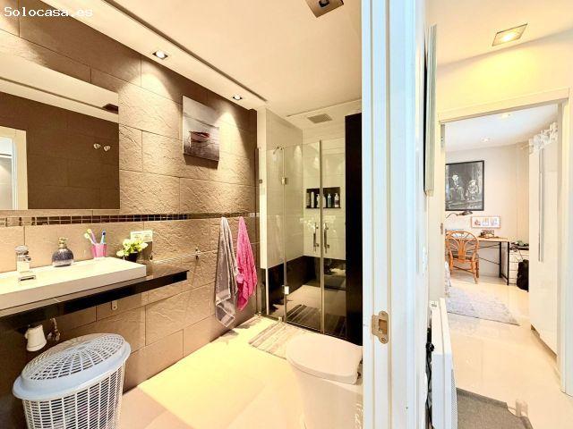 Bungalow en planta alta con gran solárium privado en zona residencial de Orihuela Costa