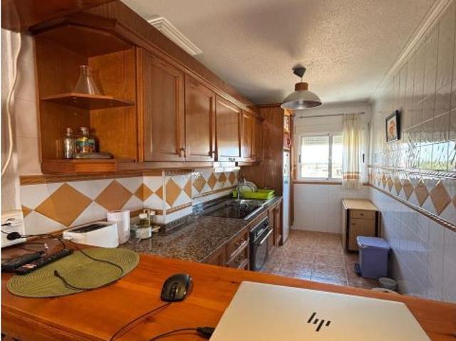 Bungalow en planta alta con solárium, piscina comunitaria y trastero a 1 km del mar