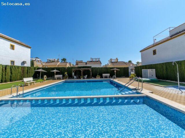 BUNGALOW EN PLANTA ALTA CON SOLÁRIUM PRIVADO EN ORIHUELA COSTA