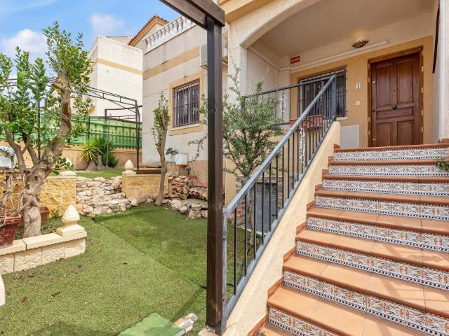 Bungalow en Planta Baja con Gran Jardín en Orihuela Costa