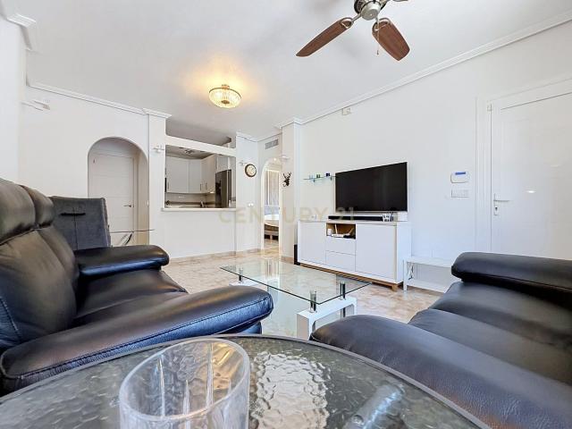 Bungalow en planta baja con solárium privado y piscina comunitaria en Playa Flamenca