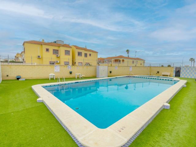 BUNGALOW EN PLANTA BAJA CON PISCINA