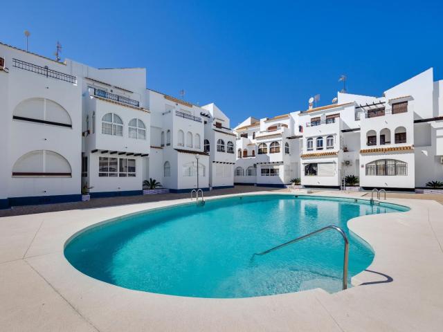 Apartamento en planta baja con terraza soleada 66m² Torrevieja