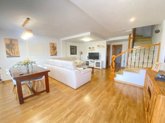 BUNGALOW EN REBOLLEDO, DE 4 HABITACIONES, GARAJE DOBLE Y PIS. 233m² Rebolledo