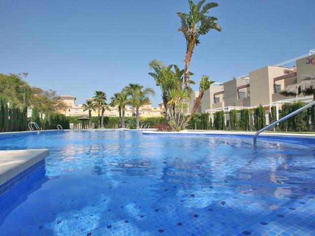 BUNGALOW EN RESIDENCIAL LA ISLA CON PISCINA Y JARDINES, GARAJE Y TRASTERO