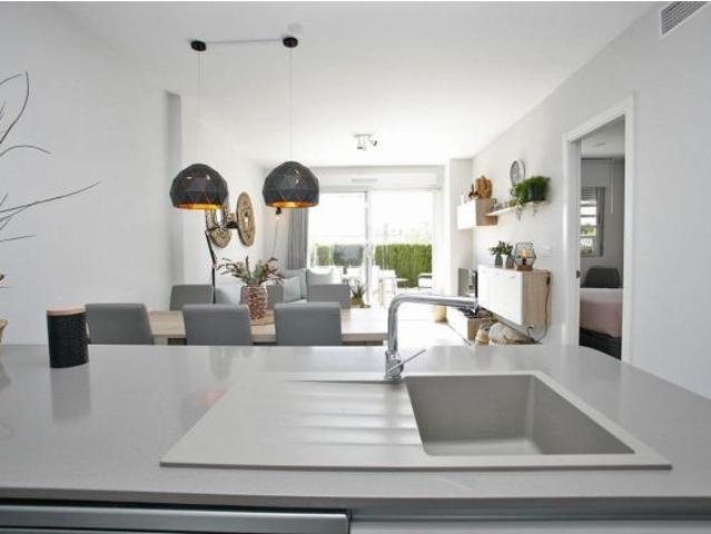 BUNGALOW EN RESIDENCIAL LA ISLA CON PISCINA Y JARDINES, GARAJE Y TRASTERO