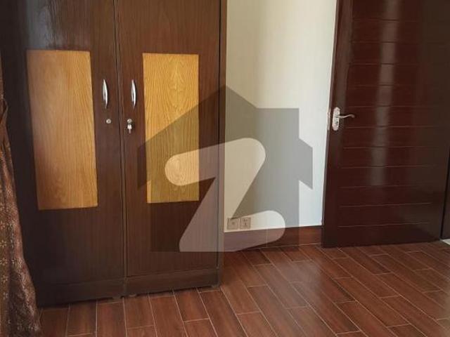 Bungalow for sale iqbal lane 5 phase. 8 100. Yards dha phase 8