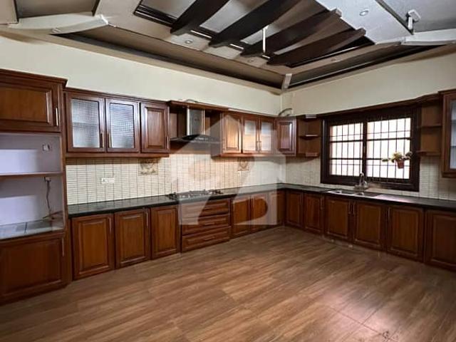 Bungalow For Rent 500 Yard 6 Bedroom