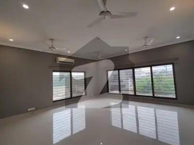 Bungalow For Rent 1000 Square Yards In Clifton Block 5