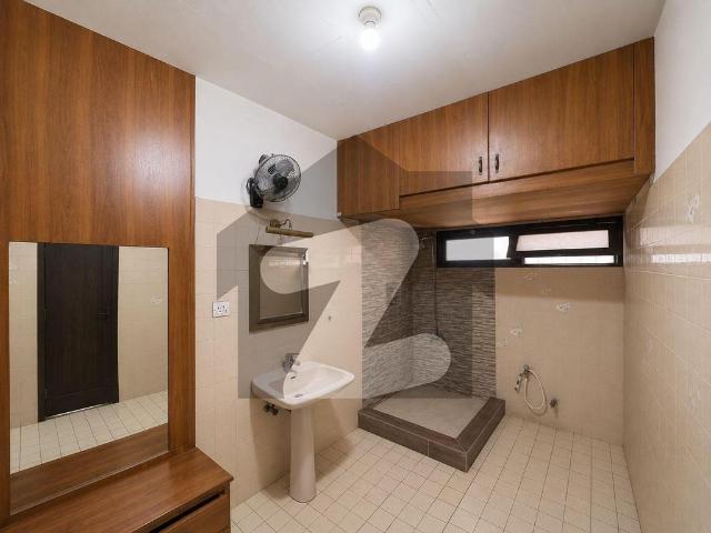 Bungalow For Rent 300 Yard'S 4 DHA Phase 4