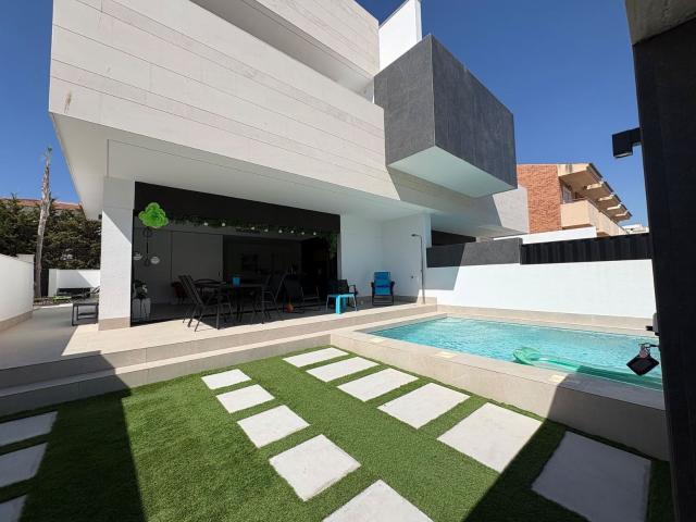 Bungalow for rent in Pilar de la Horadada, Alicante