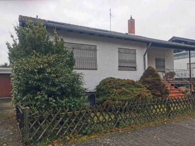 Bungalow im Landhausstil mit Pool und Einliegerwohnung