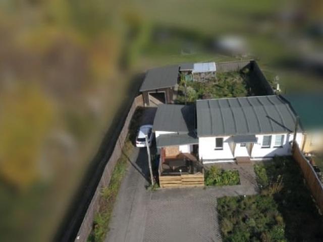 Bungalow in Waldrandlage mit ca. 860 m² Grundstück, Garage, Werkstatt, Terrasse, Kamin, Vollbad