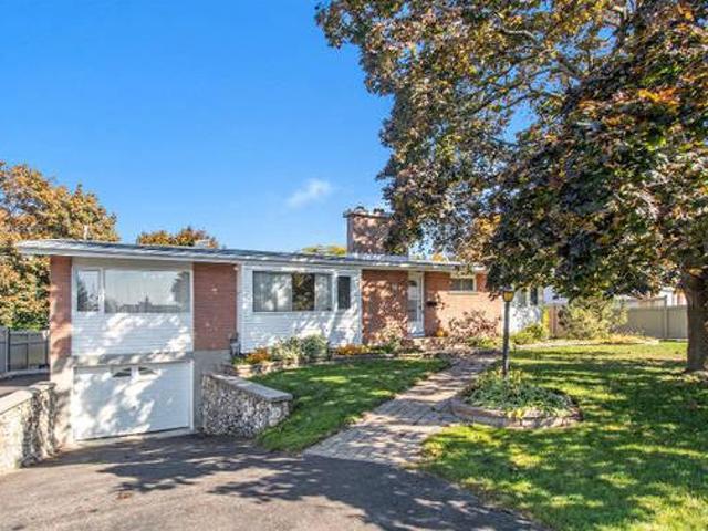 Bungalow in Bells Corners on HUGE lot