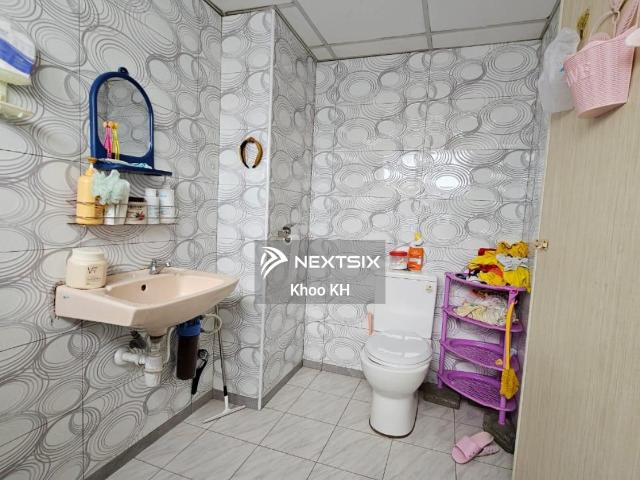 Bungalow in BK 6 for * SALE * # +Good view, peaceful neighbourhood Easy access to: 10 mins to Pavilion 2, Bukit jalil Golf & Country Resort Club 15 mins to Bukit Jalil National Stadium