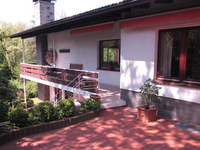 Bungalow in ruhiger Lage sucht Gartenliebhaber.