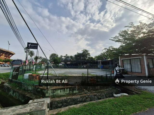 Bungalow Lot Corner Unit facing Stadium Paroi