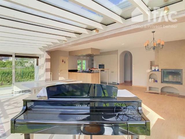 Bungalow met garage en tuin