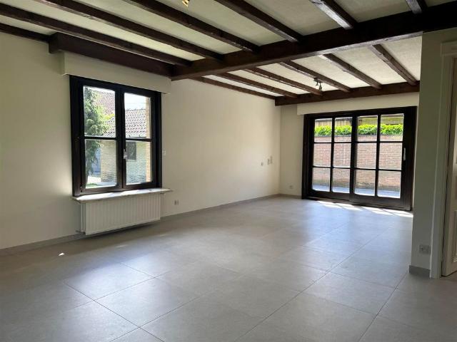 Bungalow met drie slaapkamers en 2 garages