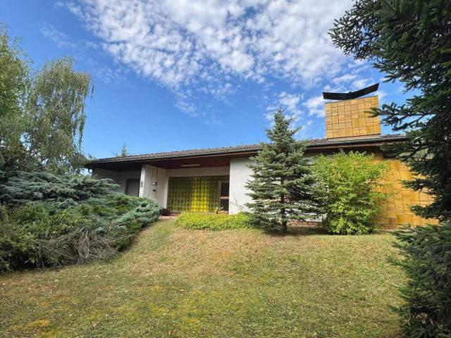 Bungalow mit 5 Zimmern und traumhaften großem Garten