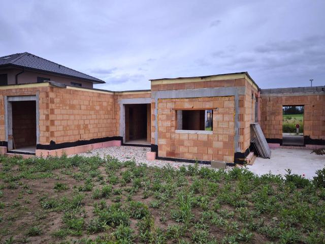 BUNGALOW MIT GARAGE IM ROHBAUZUSTAND NACH IHREN IDEEN FERTIGSTELLEN