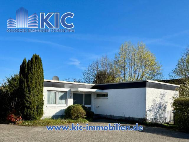 Bungalow mit Großzügigem Gartengrundstück und Garage in Bergisch Gladbach Schildgen